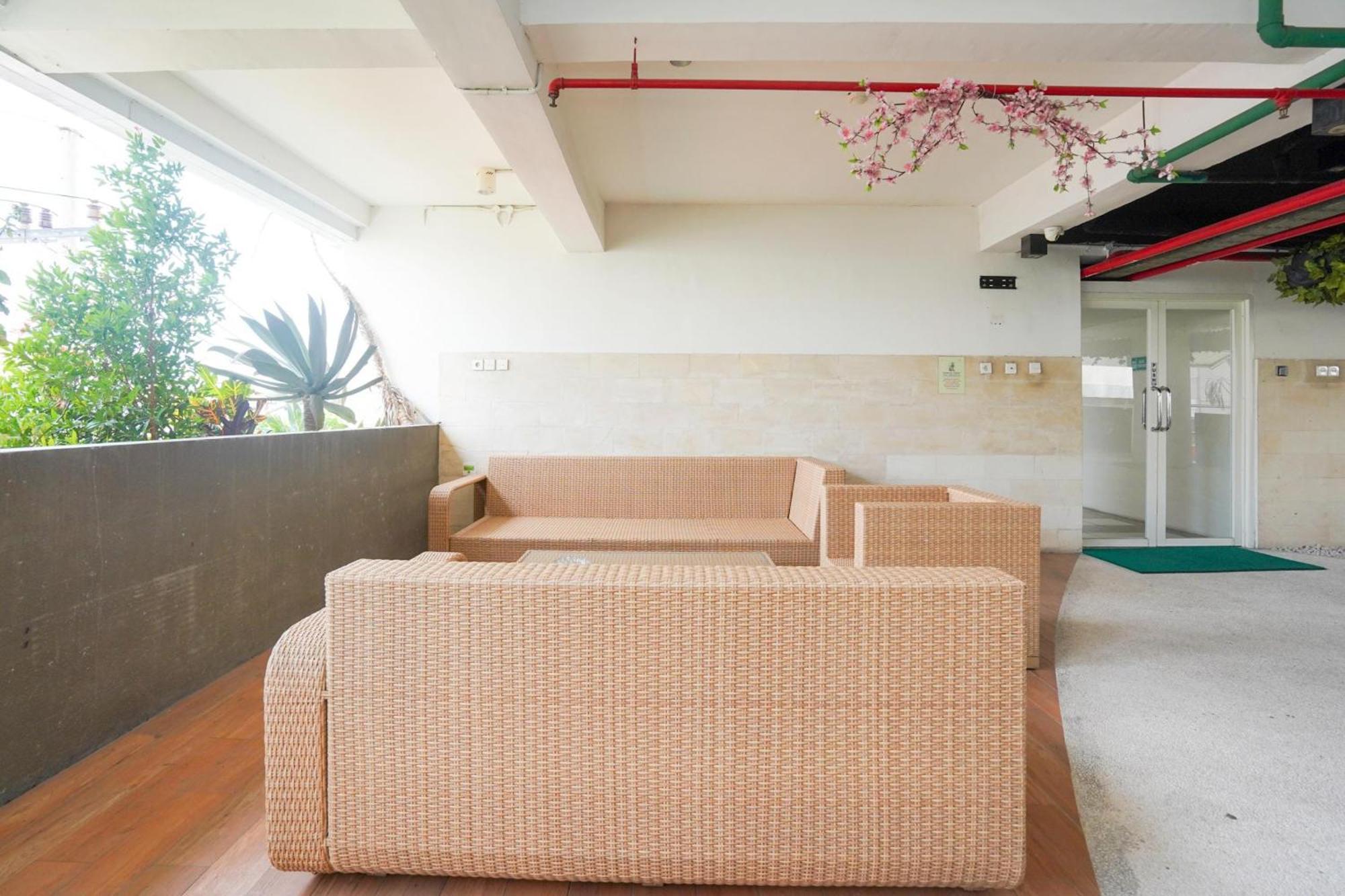 Super Oyo Capital O 91962 Pavilion Permata Surabaya Kültér fotó